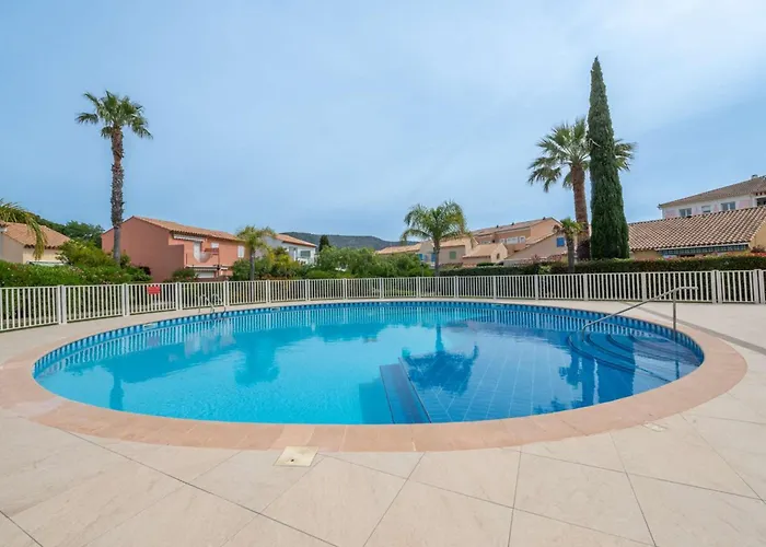 Mazet 6 A 7 Pers Piscine Tahiti Park Villa Le Lavandou